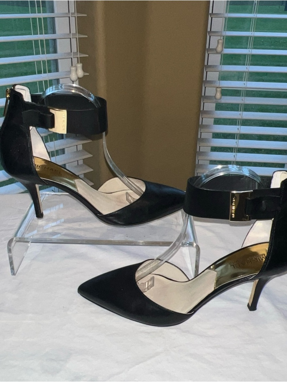 Michael Kors Womens Black Leather Ankle Strap Heels Shoes Sz 9.5M Zipper Gold - Picture 5 of 15